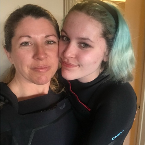 Meet your Poshers, Stephanie & Avalon - Picture 4 of 15